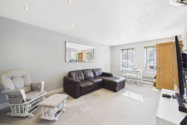 Flat 1 Ashley Houses Rushburn, High Wycombe photo 3
