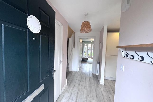 Foxglove Drive, Crawley photo 2