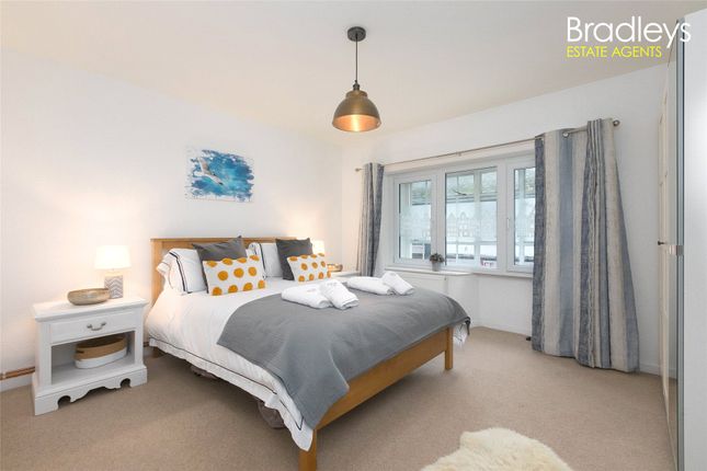 Flat 2,, Green Court, St. Ives photo 3