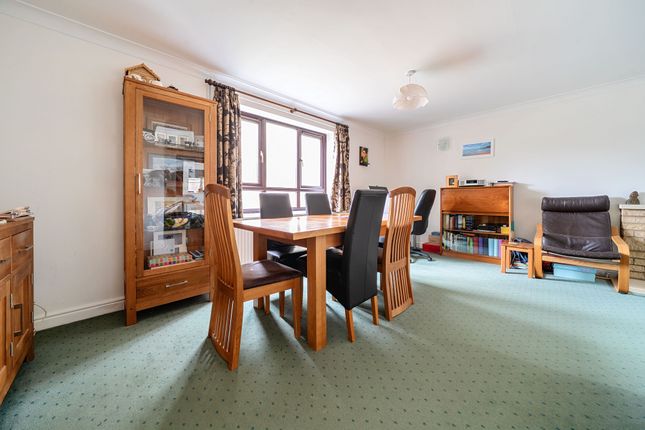 10, Somerville Court, Cirencester photo 4