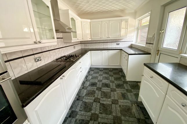40, Kingrosia Park, Swansea photo 4