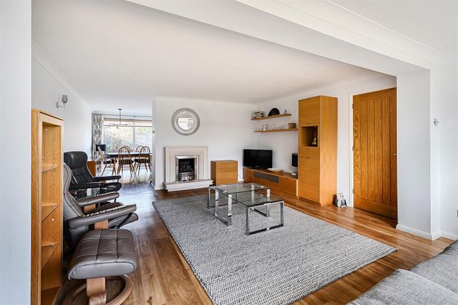2, Wyndham Close, Yateley photo 2