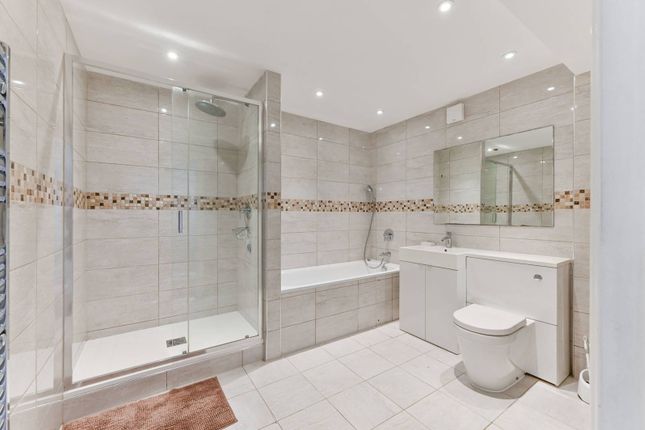 Flat for sale in Aldgate House, Sutton