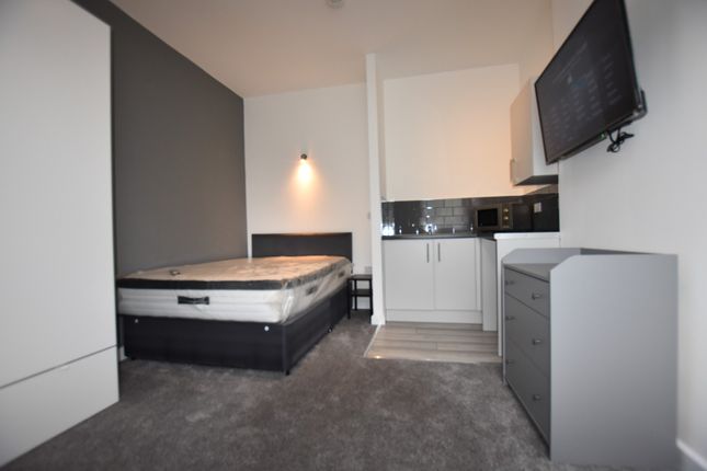 Thumbnail Room to rent in Broadway, City Centre, Peterborough
