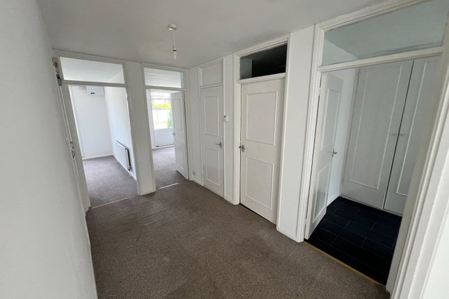 36, The Pines, Purley photo 3