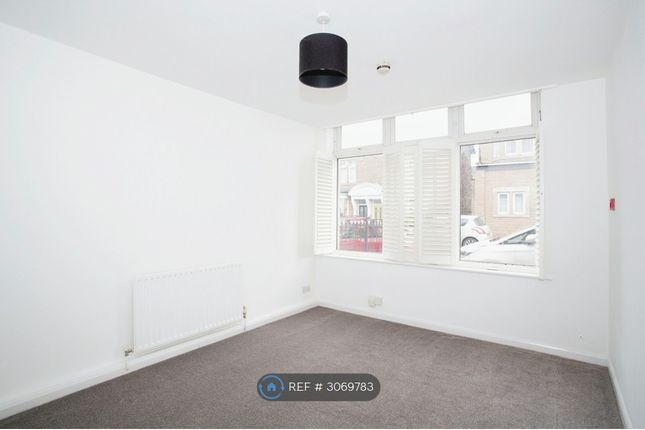 Flat, Grange Avenue, Harrogate photo 5