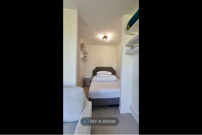 Extra Large Bright Studio Short Let Only, London photo 2
