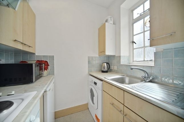 Flat 24 Queen Court, Queen Square, London photo 2