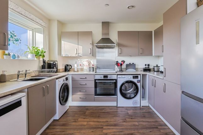 Flat 22 Pipit House, 1, Canford Heath Road, Poole photo 3