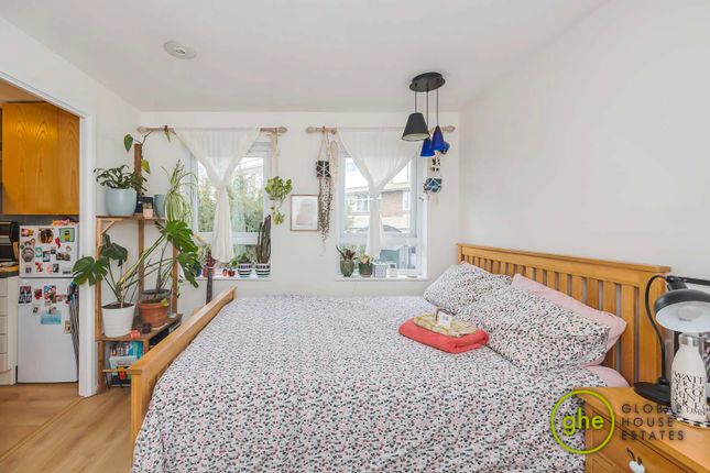 Studio for sale in Frederick Road, Kennington, London