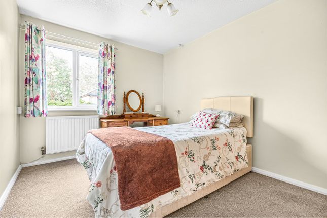 The Doultons, Octavia Way, Staines-upon-Thames photo 4