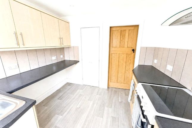Flat 2 Clifton Court, Heathcote Road, Bournemouth, Dorset, BH5 1EY photo 3