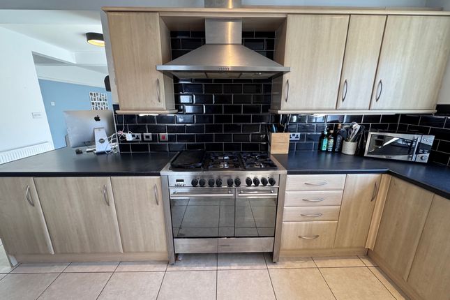 59, Priory Avenue, Bridgend photo 4