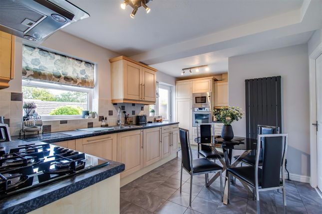 15, Leith Court, Thornhill, Dewsbury photo 2
