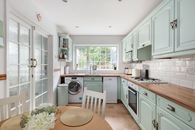 21 Helmton Drive, Sheffield photo 2