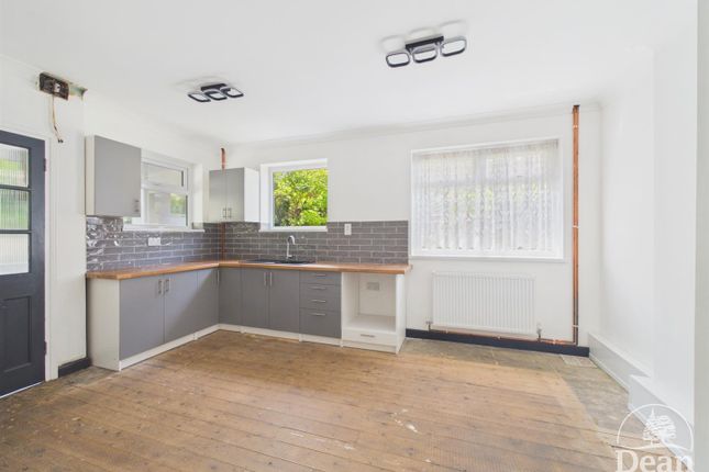 6, Greenway Road, Cinderford photo 3