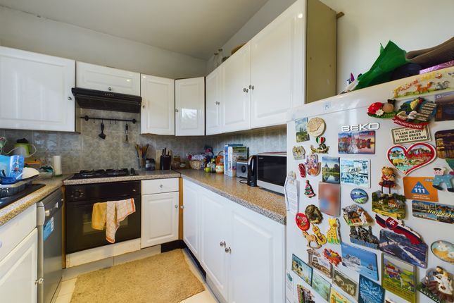 10, Ramsden Road, London photo 3