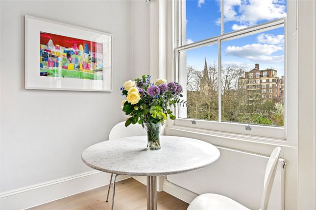 Flat 3, 9, Ladbroke Square, London photo 4