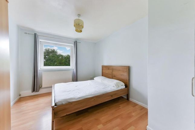 Flat 20 Westmark Point,, Norley Vale, Roehampton photo 5