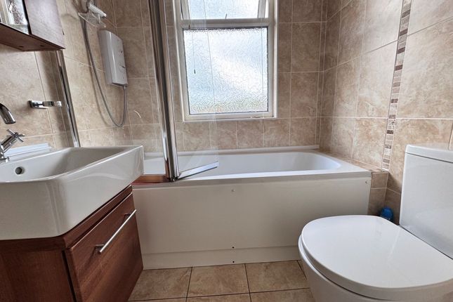 33 Warmbrook Road, High Peak photo 4