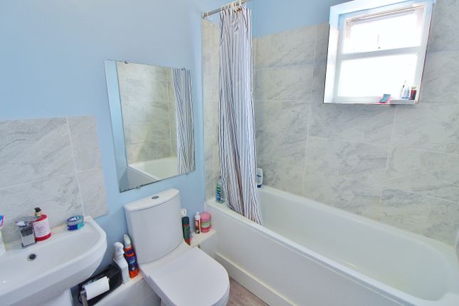18, Lincoln Road, Portsmouth photo 4