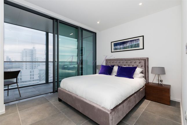 Flat to rent in Dollar Bay Place, London