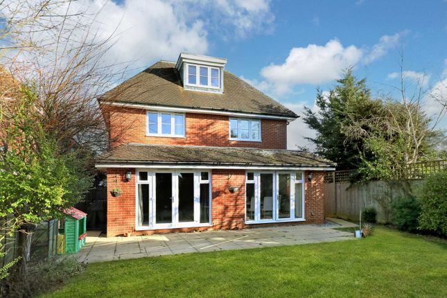 Country house for sale in Lambourne Close, Burnham