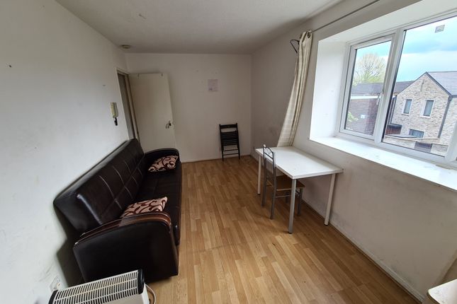 Room to rent in Abbey Lane, London