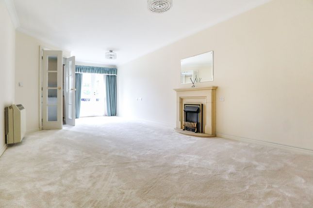 7 Walkers Court, Southdown Road, Harpenden photo 2