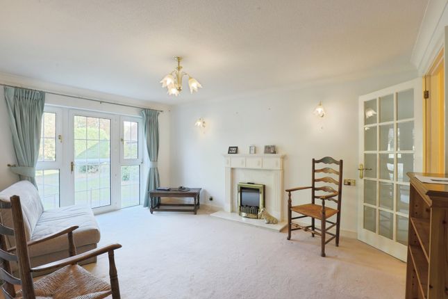 11, Pegasus Court, Broadway photo 2
