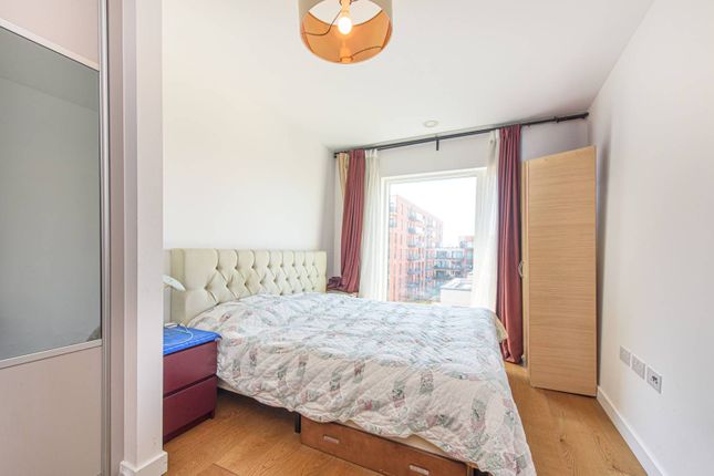 Lismore Boulevard, Colindale photo 4