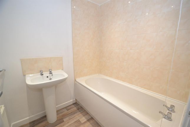 19, Neville Street, Cleckheaton photo 3