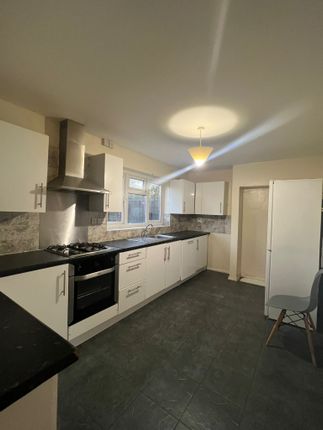 16, Whitethorn Avenue, West Drayton photo 3