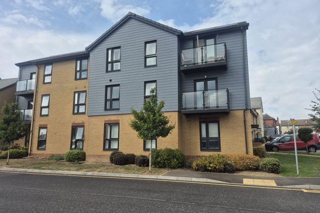 2-bed flat on 21, Lywood Drive, Sittingbourne, £130,000