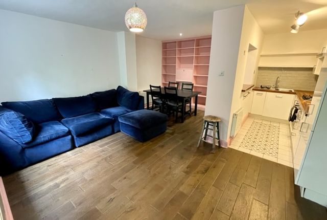 Flat for sale in Beatty Road, London