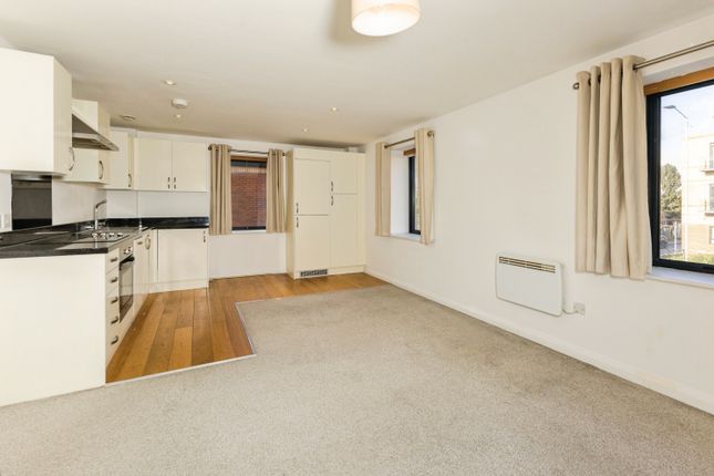 Flat 6/Sovereign Court, 318a, Kings Road, Reading photo 3