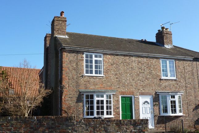Cottage to rent in St Giles Road, Skelton, York