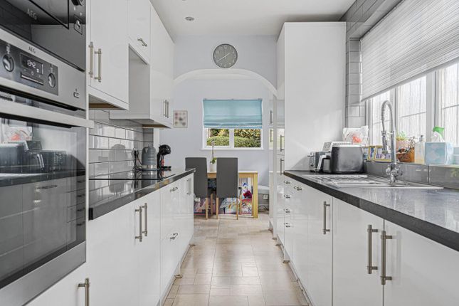 22, Knoll Drive, London photo 2