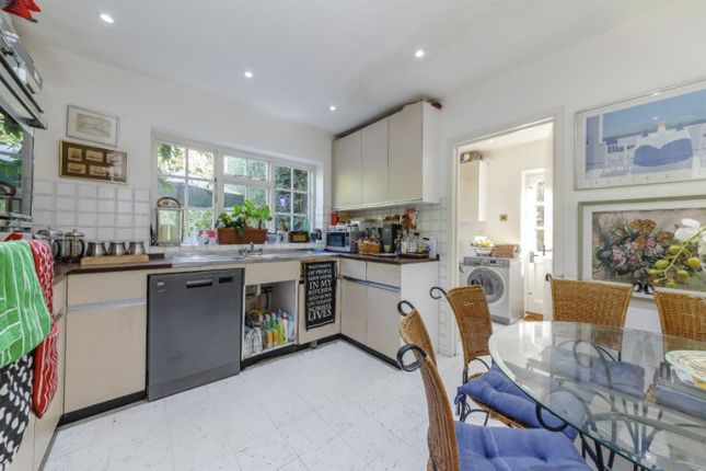 4, Denham Walk, Gerrards Cross photo 4