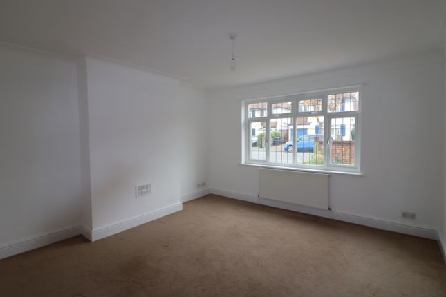 84, Hartland Way, Croydon photo 4