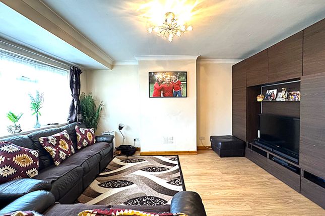 57, Sudbury Croft, Wembley photo 2