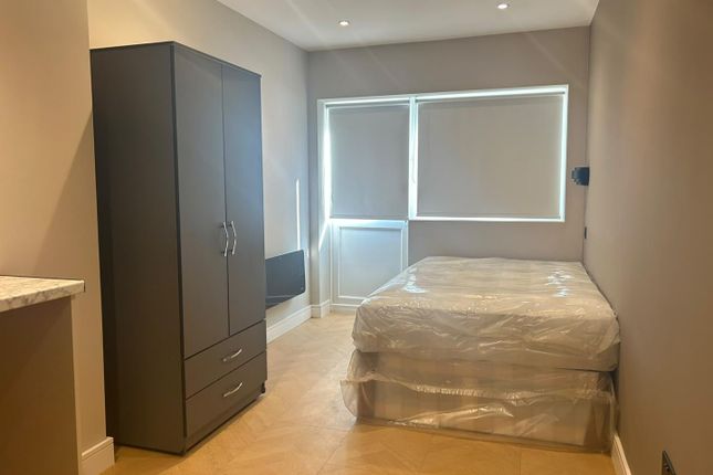 Flat 1, Unit 2, 96 Torrington Drive, Potters Bar photo 2