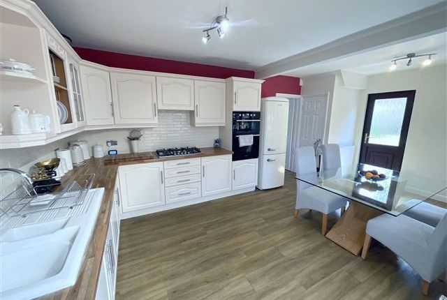 3, Normanton Grove, Sheffield photo 3