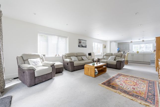 3 Willow Lane, Norwich photo 3