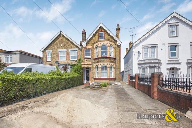 Thumbnail Flat for sale in Park Crescent, Erith