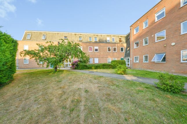 21, Grove Court, Arlesey photo 3
