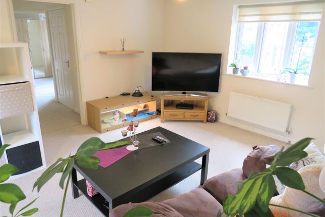 2 bed flat to rent in Lyvelly Gardens, Peterborough PE1