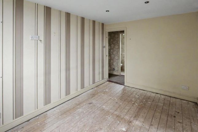 60 Weakland Drive, Sheffield photo 3