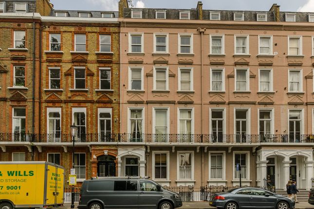 Nevern Square, Earls Court, London SW5, 1 bedroom flat for sale