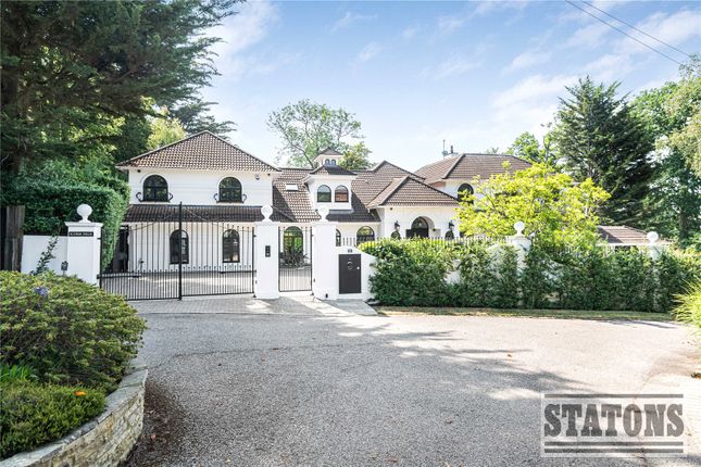 Icona Villa,, The Close, London photo 4